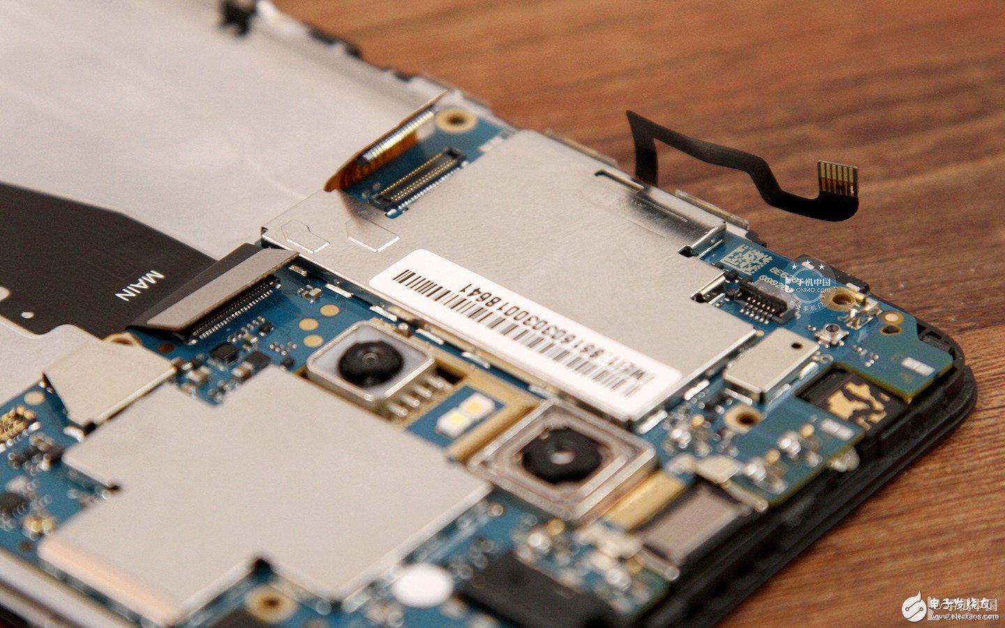 紅米Pro拆解：內(nèi)部做工是否夠“旗艦”？