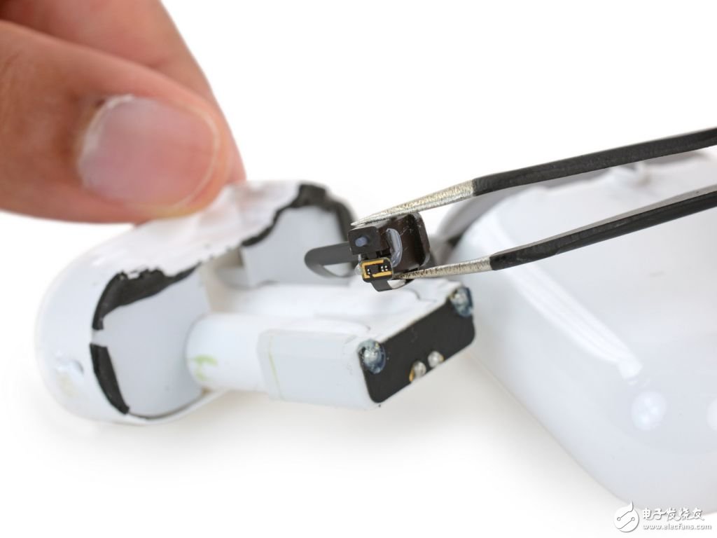 AirPods拆解評(píng)測(cè)：蘋(píng)果敢賣那么貴是有原因的