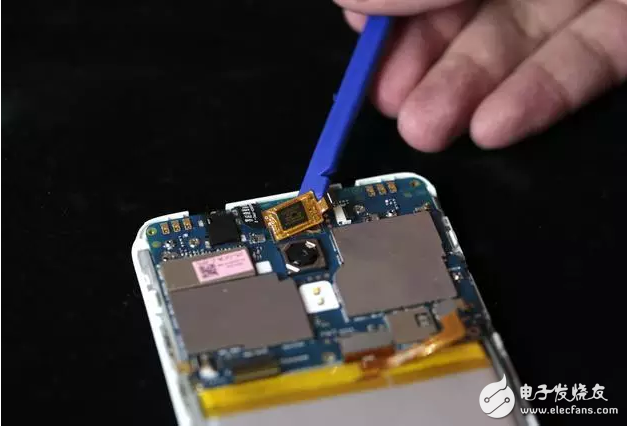 魅藍(lán)5s拆解：支持18W快充的小機(jī)身，竟然塞了這么大的東西！