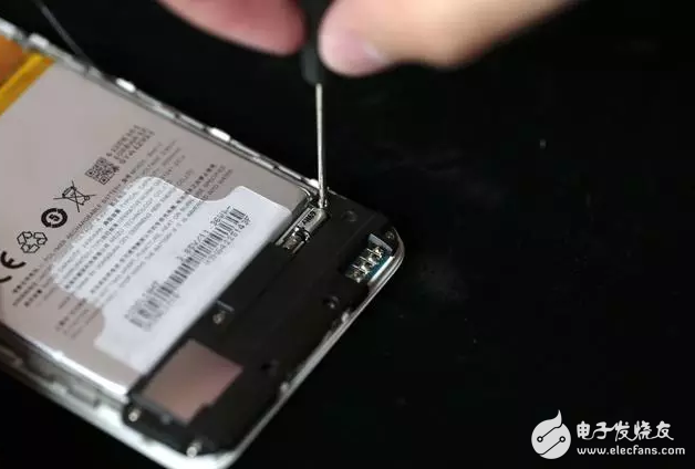 魅藍(lán)5s拆解：支持18W快充的小機(jī)身，竟然塞了這么大的東西！