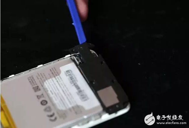 魅藍(lán)5s拆解：支持18W快充的小機(jī)身，竟然塞了這么大的東西！