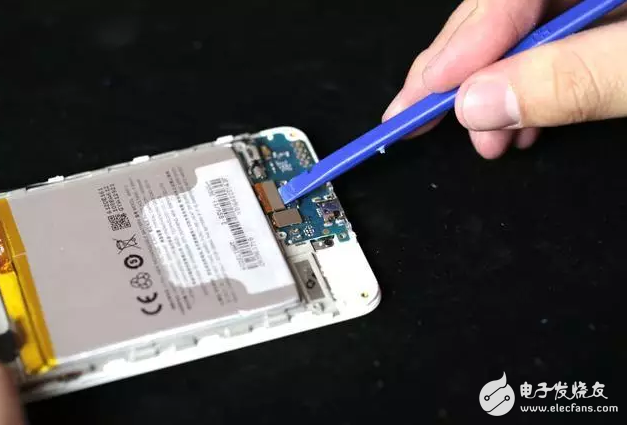魅藍(lán)5s拆解：支持18W快充的小機(jī)身，竟然塞了這么大的東西！