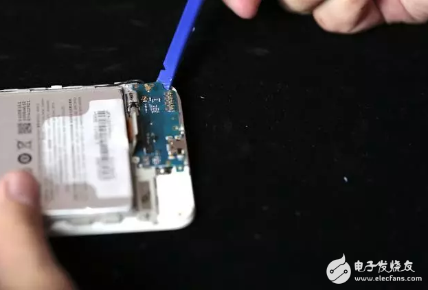 魅藍(lán)5s拆解：支持18W快充的小機(jī)身，竟然塞了這么大的東西！