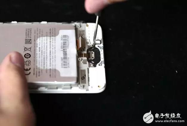 魅藍(lán)5s拆解：支持18W快充的小機(jī)身，竟然塞了這么大的東西！