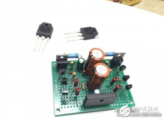 　　最近閑著沒事，本著功放發(fā)燒友的動(dòng)力制作一臺(tái)迷你功放。雖說迷你，但其實(shí)并不小巧，5口交換機(jī)也不大，再加上交換機(jī)也是壞的就干脆利用上了！功放還是采用了雙差分電路。本人從事電子行業(yè)的這些年發(fā)現(xiàn)，很多家庭影院或者大型娛樂會(huì)所用的功放幾乎都是這種電路，也許是因?yàn)檫@種電路工作穩(wěn)定。放大失真低的原因。。。我從網(wǎng)上找到的電路，記得之前我也用這個(gè)圖紙做過，后來怎么解決的忘了！