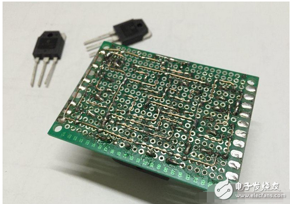 　　最近閑著沒事，本著功放發(fā)燒友的動(dòng)力制作一臺(tái)迷你功放。雖說迷你，但其實(shí)并不小巧，5口交換機(jī)也不大，再加上交換機(jī)也是壞的就干脆利用上了！功放還是采用了雙差分電路。本人從事電子行業(yè)的這些年發(fā)現(xiàn)，很多家庭影院或者大型娛樂會(huì)所用的功放幾乎都是這種電路，也許是因?yàn)檫@種電路工作穩(wěn)定。放大失真低的原因。。。我從網(wǎng)上找到的電路，記得之前我也用這個(gè)圖紙做過，后來怎么解決的忘了！