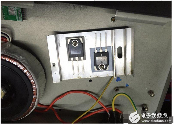 　　最近閑著沒事，本著功放發(fā)燒友的動(dòng)力制作一臺(tái)迷你功放。雖說迷你，但其實(shí)并不小巧，5口交換機(jī)也不大，再加上交換機(jī)也是壞的就干脆利用上了！功放還是采用了雙差分電路。本人從事電子行業(yè)的這些年發(fā)現(xiàn)，很多家庭影院或者大型娛樂會(huì)所用的功放幾乎都是這種電路，也許是因?yàn)檫@種電路工作穩(wěn)定。放大失真低的原因。。。我從網(wǎng)上找到的電路，記得之前我也用這個(gè)圖紙做過，后來怎么解決的忘了！