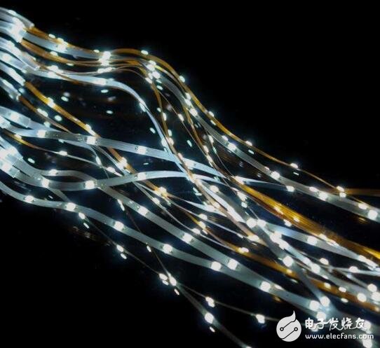 按鍵控制流水燈流動