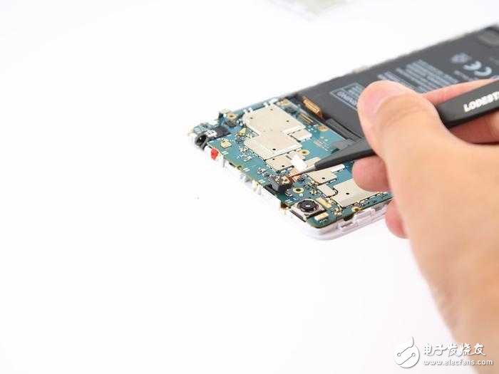 續(xù)航神機(jī)小米Max 2拆解,原來內(nèi)部這么簡單