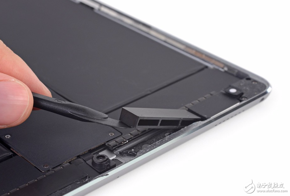 10.5英寸iPad Pro首拆解：為了高刷新頻率上了四根排線(xiàn)！