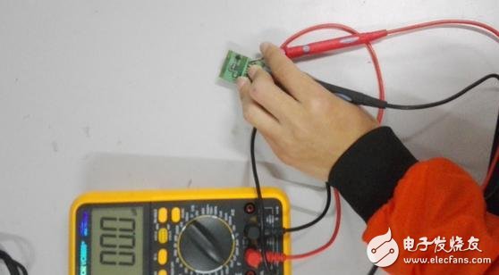 查線路萬(wàn)用表怎么用法_怎樣用萬(wàn)用表查找問題_用萬(wàn)用表檢查故障電路/故障元件