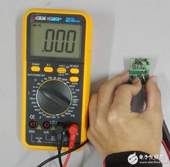 查線路萬(wàn)用表怎么用法_怎樣用萬(wàn)用表查找問題_用萬(wàn)用表檢查故障電路/故障元件