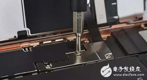 iphone8不止是感覺(jué)像iphone7，拆了機(jī)和蘋果7也是差不了多少，不怕果粉心寒嗎？