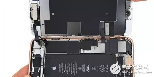iphone8不止是感覺(jué)像iphone7，拆了機(jī)和蘋果7也是差不了多少，不怕果粉心寒嗎？
