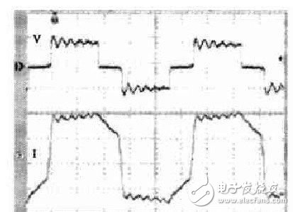 圖3 　使用普通功率母排時變壓器初級電壓、電流波形