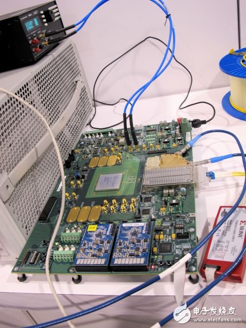 通過四路25.78G的串行收發(fā)器實(shí)現(xiàn) 連接CFP2光模塊的Gearbox free 100G接口