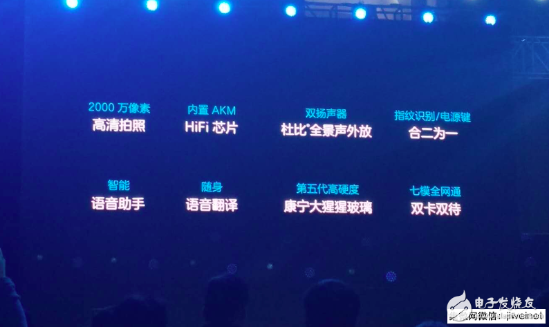 中興終端CEO程立新國(guó)內(nèi)首次亮相，推折疊雙屏手機(jī)中興Axon M