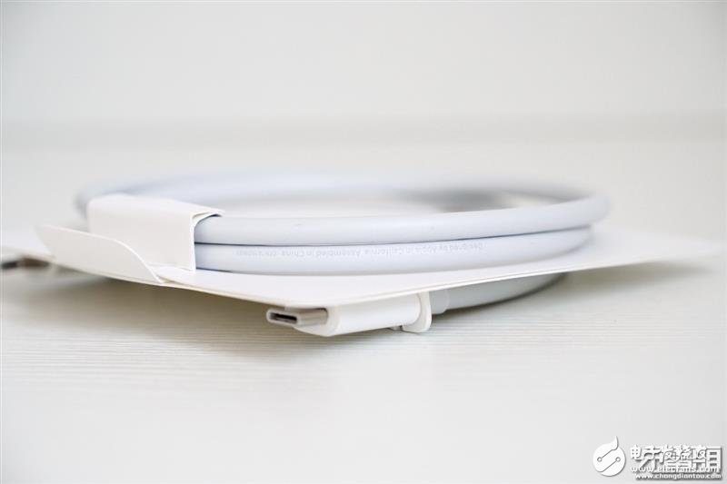 蘋(píng)果雷電3 100W數(shù)據(jù)線拆解：288元值了！