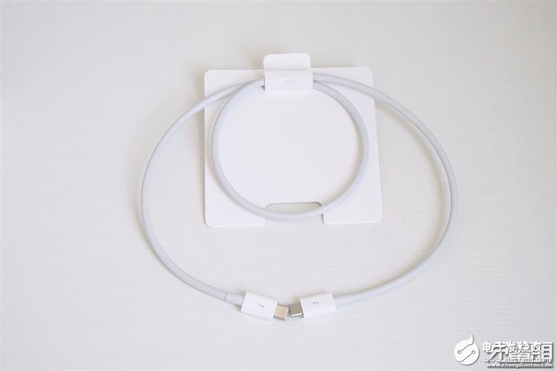 蘋(píng)果雷電3 100W數(shù)據(jù)線拆解：288元值了！