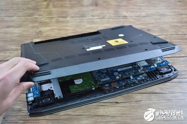 未來人類魔鬼魚DR5拆機(jī)圖賞 雙風(fēng)扇散熱管惹眼