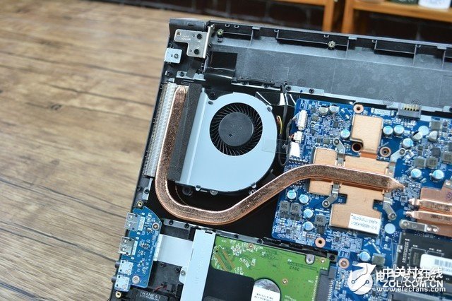 未來人類魔鬼魚DR5拆機(jī)圖賞 雙風(fēng)扇散熱管惹眼
