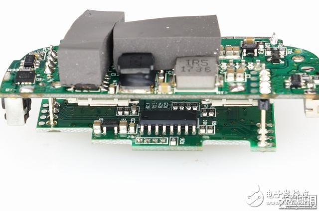 犬年呆萌來襲，摩米士秋田犬MOMAX IP61 9000mAh移動電源開箱拆解