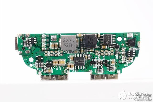 犬年呆萌來襲，摩米士秋田犬MOMAX IP61 9000mAh移動電源開箱拆解