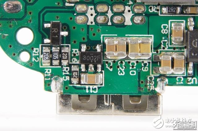 犬年呆萌來襲，摩米士秋田犬MOMAX IP61 9000mAh移動電源開箱拆解