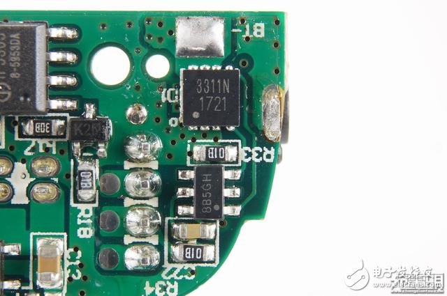犬年呆萌來襲，摩米士秋田犬MOMAX IP61 9000mAh移動電源開箱拆解
