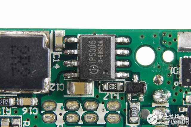 犬年呆萌來襲，摩米士秋田犬MOMAX IP61 9000mAh移動電源開箱拆解