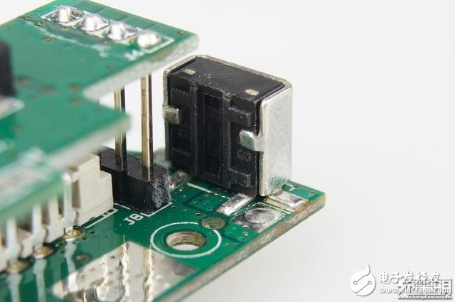 犬年呆萌來襲，摩米士秋田犬MOMAX IP61 9000mAh移動電源開箱拆解