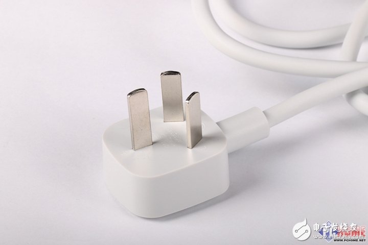 把插線板做成藝術(shù)品？小米插線板暴力拆解