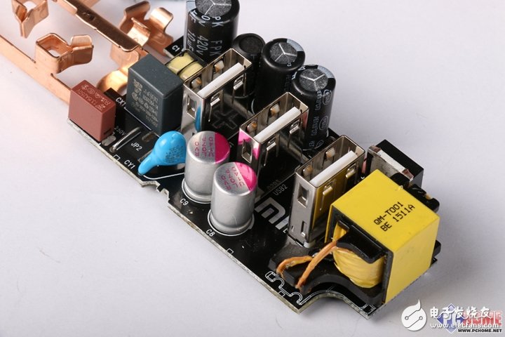 把插線板做成藝術(shù)品？小米插線板暴力拆解