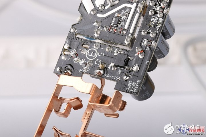 把插線板做成藝術(shù)品？小米插線板暴力拆解