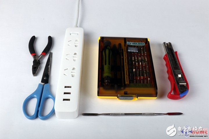 把插線板做成藝術(shù)品？小米插線板暴力拆解