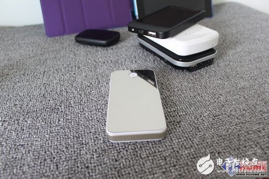 大屏幕黨進(jìn)來(lái)看看，移動(dòng)電源拆解大PK