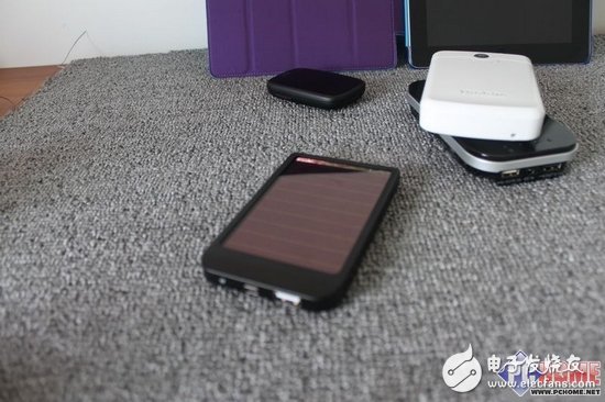 大屏幕黨進(jìn)來(lái)看看，移動(dòng)電源拆解大PK