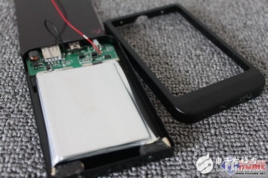 大屏幕黨進(jìn)來(lái)看看，移動(dòng)電源拆解大PK