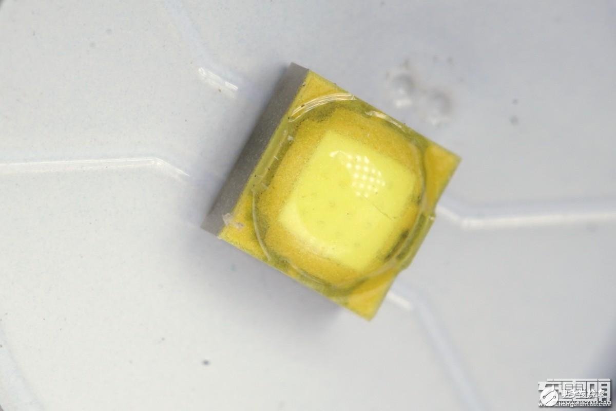 小米隨身手電筒LPB01ZM試射拆解