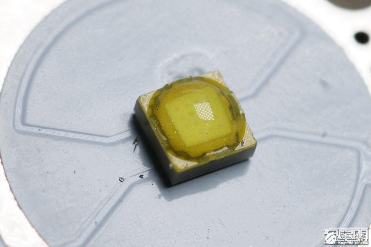 小米隨身手電筒LPB01ZM試射拆解