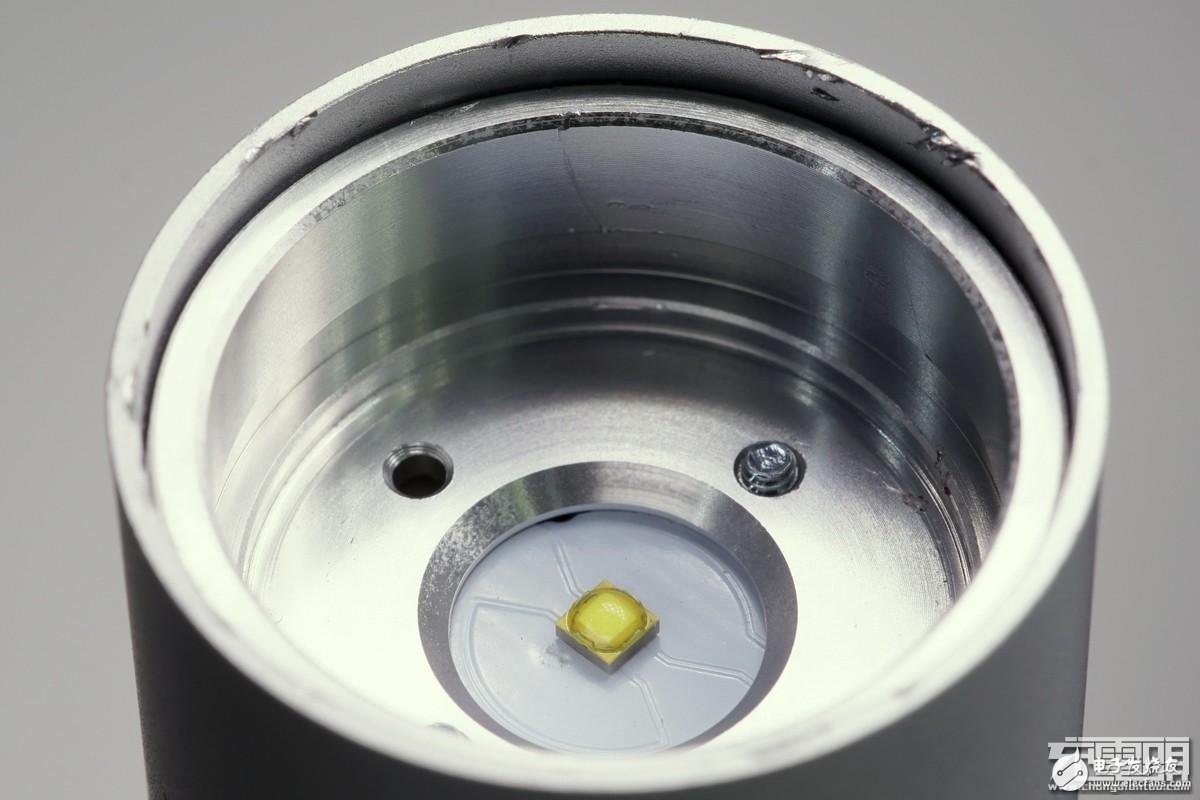 小米隨身手電筒LPB01ZM試射拆解