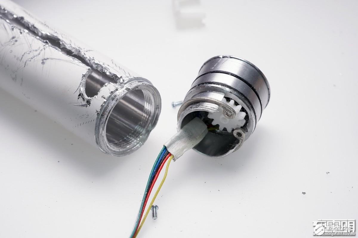 小米隨身手電筒LPB01ZM試射拆解