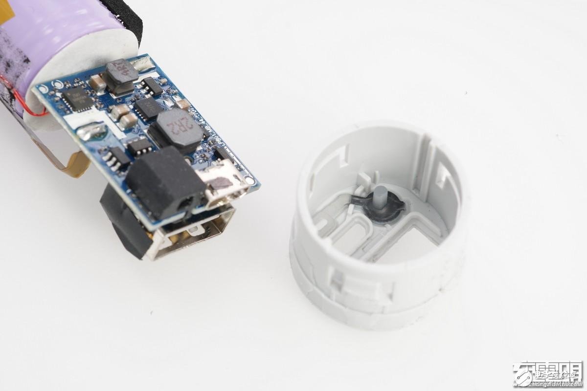 小米隨身手電筒LPB01ZM試射拆解