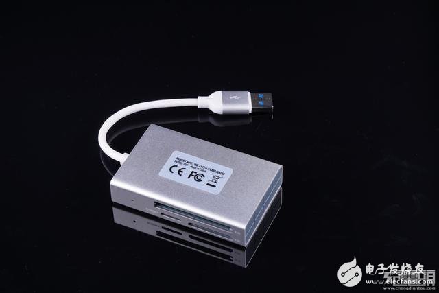 MOMAX專業(yè)版ONLINK讀卡器CU1S拆解