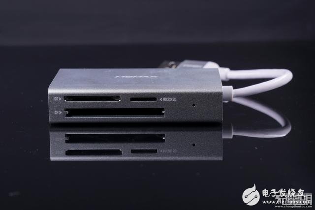 MOMAX專業(yè)版ONLINK讀卡器CU1S拆解