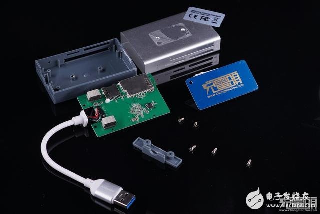 MOMAX專業(yè)版ONLINK讀卡器CU1S拆解