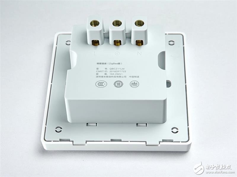 綠米Aqara智能墻壁插座拆解：這工藝 服了！