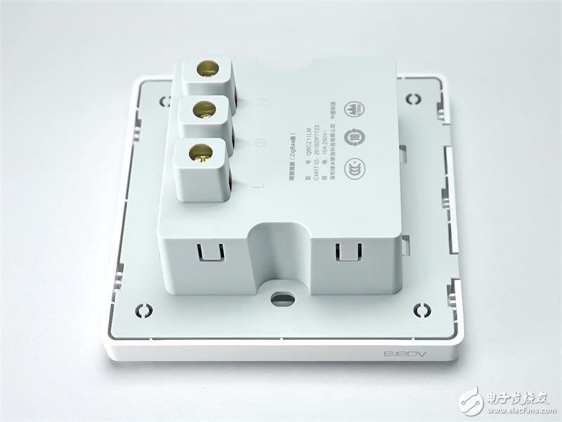 綠米Aqara智能墻壁插座拆解：這工藝 服了！