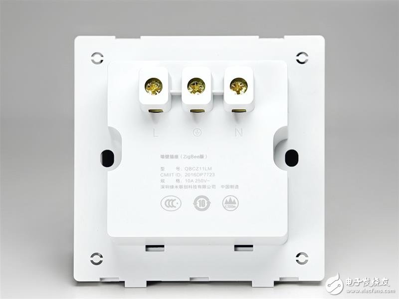 綠米Aqara智能墻壁插座拆解：這工藝 服了！
