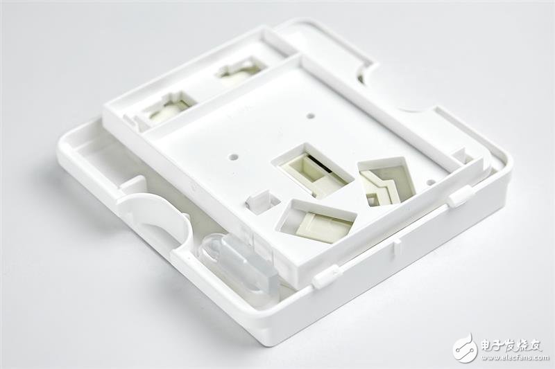 綠米Aqara智能墻壁插座拆解：這工藝 服了！